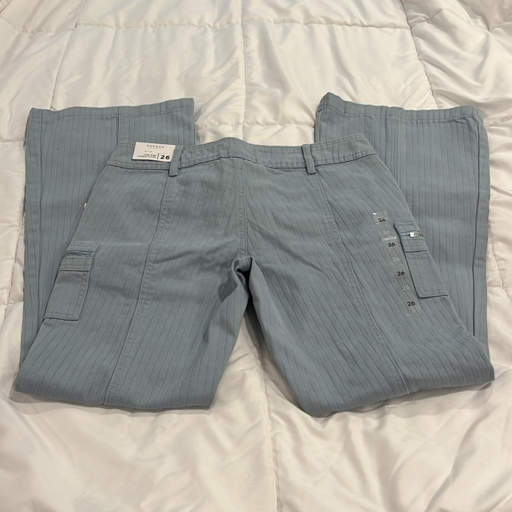 🪺Light blue low rise cargo flare jeans